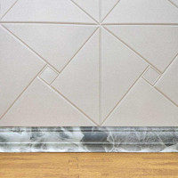 Гнучкий самоклеючий плінтус/багет чорний мармур, 2350х80х5мм (122)